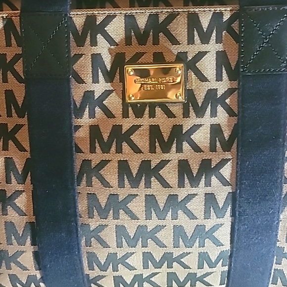 LARGE Michael Kors Weekender Bag - Picture 3 of 6